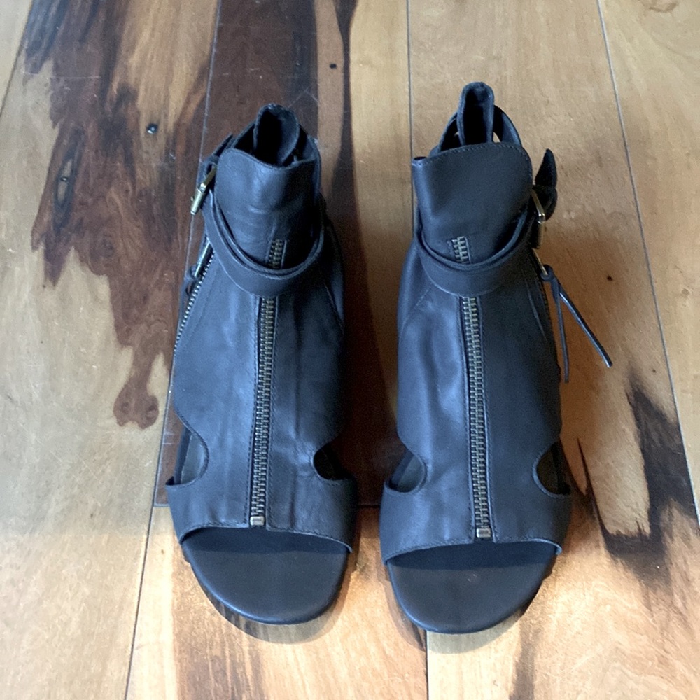 Joie Leather Sandals Matte Black Size 37 (7)